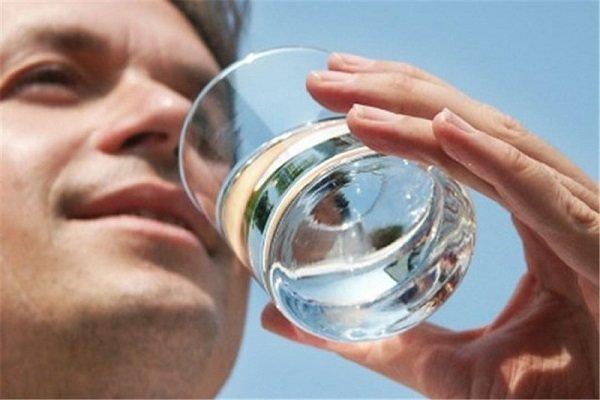 رژیم آب خطرناک ترین روش کاهش وزن است رژیم آب خطرناک ترین روش کاهش وزن است