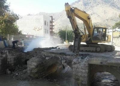 پل تاریخی بهداری خرم آباد شبانه تخریب شد ، 2 قوس از 3 قوس پل بهداری شکسته شد