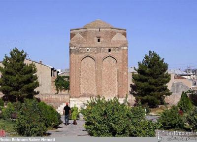 گنبد سرخ مراغه، یادمان سلجوقیان