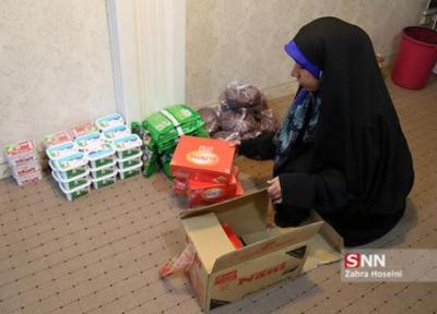 توزیع بسته های غذایی در مناطق کم برخوردار به همت دانشجویان جهادی صنعتی قم
