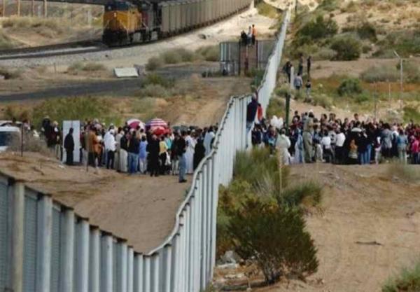 آمریکا 100 هزار مهاجر را در مرز مکزیک دستگیر کرد خبرنگاران