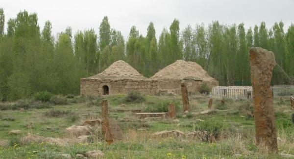 نگاهی به برج مقابر صفوی در روستای تمتمان ارومیه نگاهی به برج مقابر صفوی در روستای تمتمان ارومیه