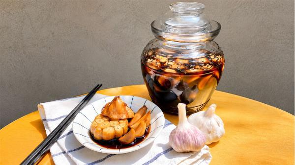 طرز تهیه سیر ترشی خوش رنگ و خوش طعم به روش اصیل